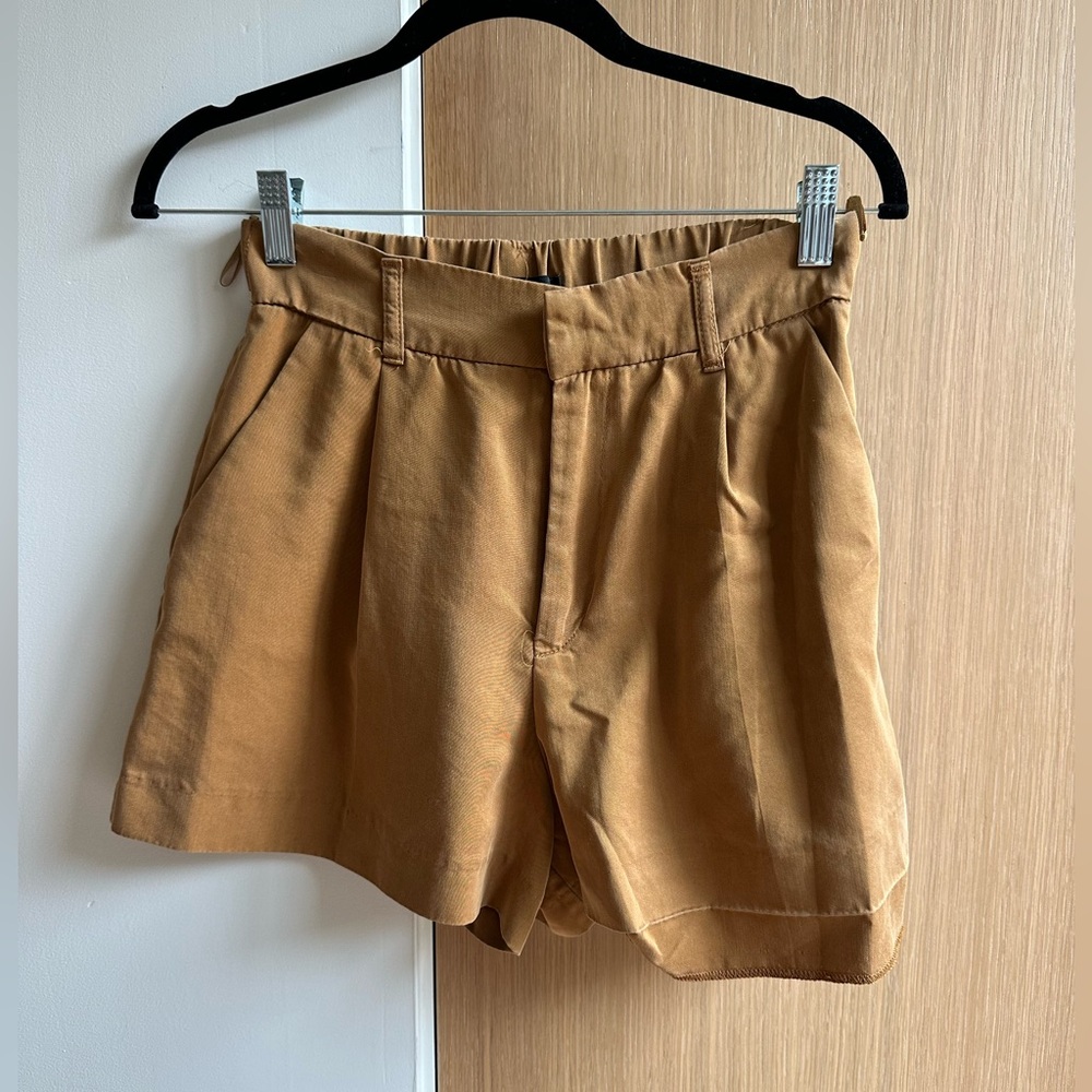 Never worn Zara brown shorts size small